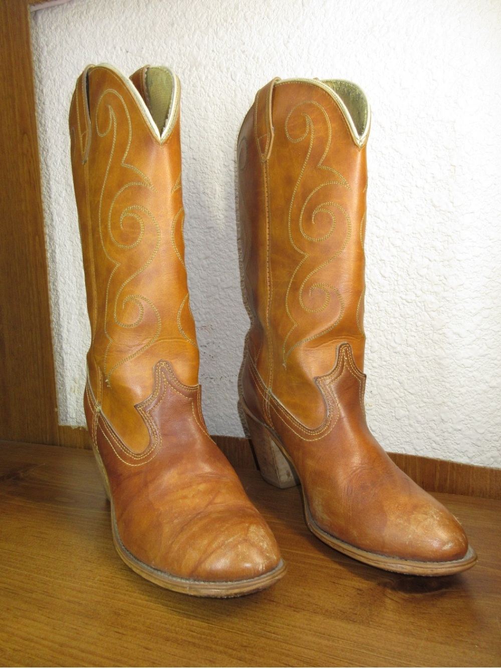Women’s Tan Leather Western Heeled Boots